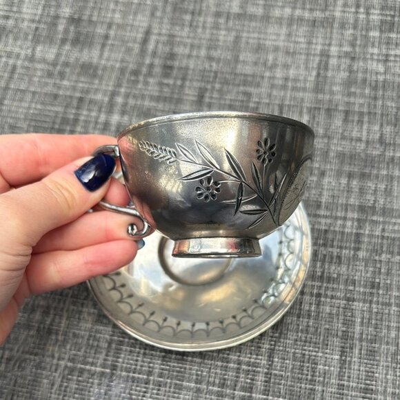 Antique Meriden Quadruple Silver Plate Demitasse Cup & Saucer – Floral Engraved - Picture 4 of 10